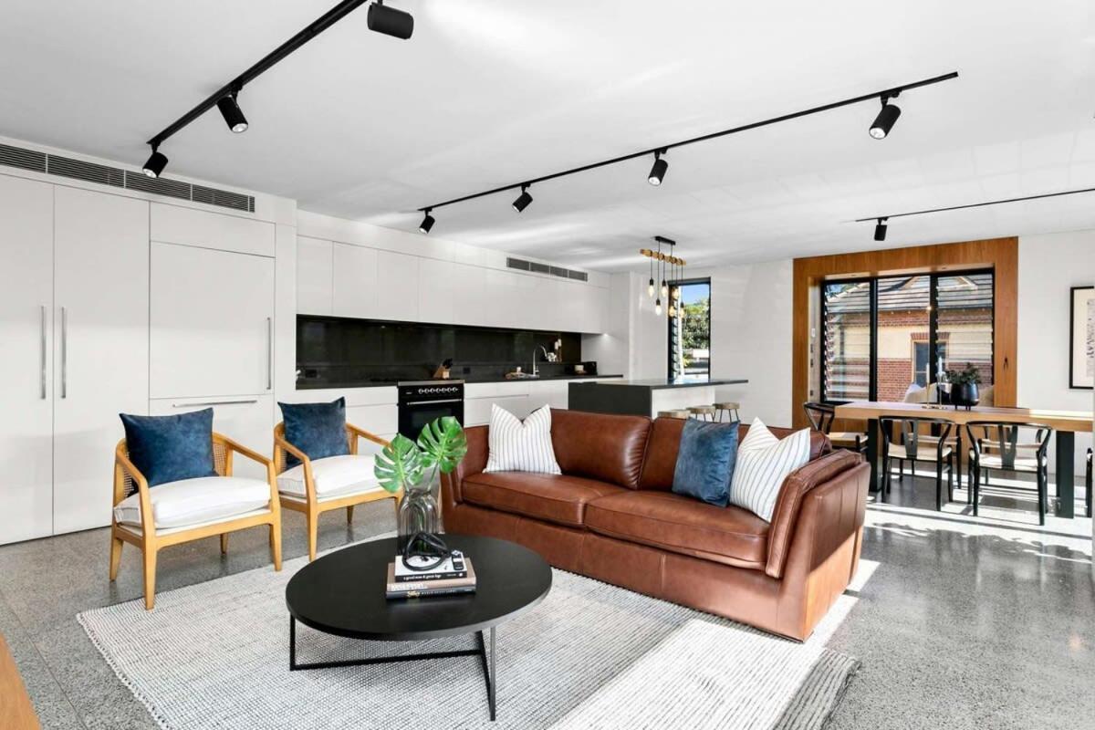 Impeccable 3-bed Near The