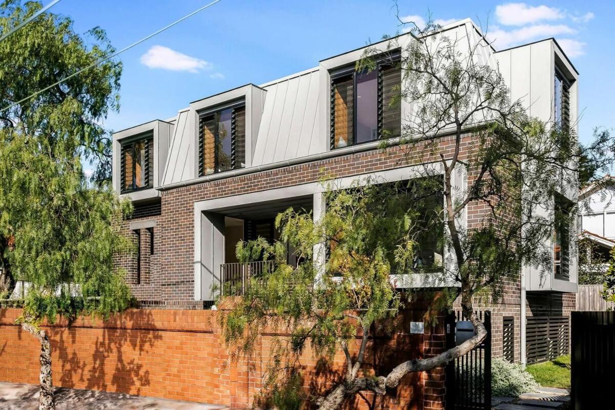 Impeccable 3-bed Near The Holiday home Sydney